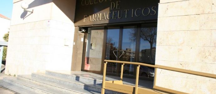     Castilla-La Mancha cuenta con 1.270 farmacias comunitarias en las que desarrollan su labor asistencial 2.122 farmacuticos, el 68,7/o mujeres 